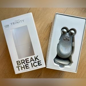 Ltd. collection Nuface Trinity. Like new/works 100%. Includes charger and gel!